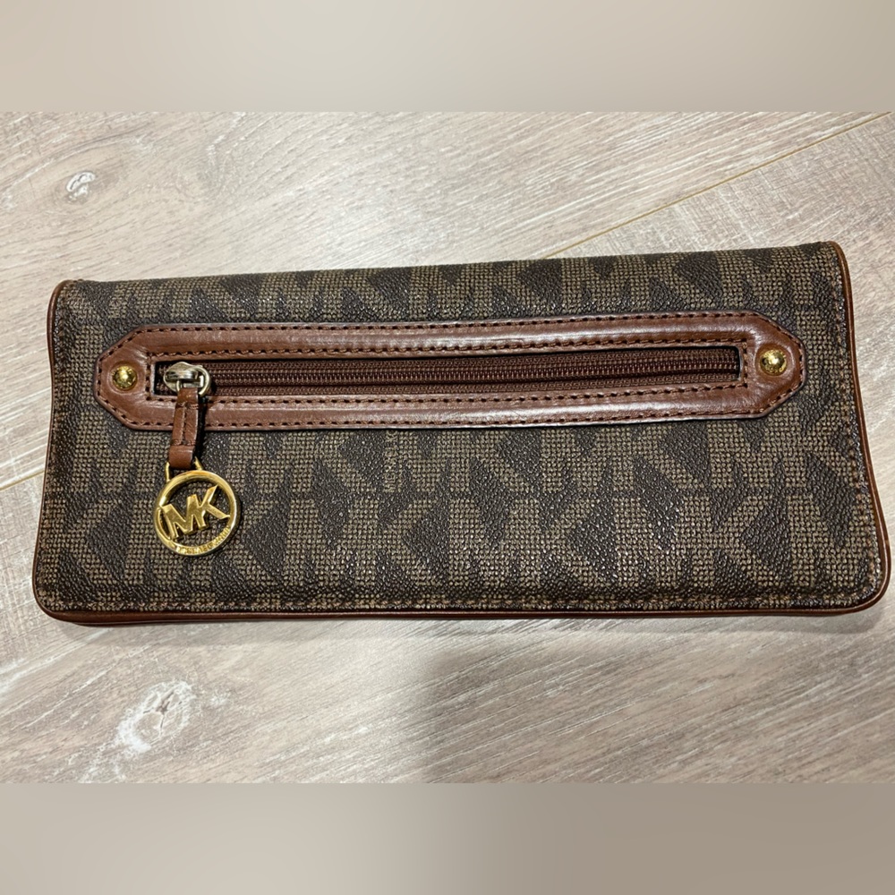Authentic Michael Kors Monogram Vintage-Looking Clutch/Wristlet